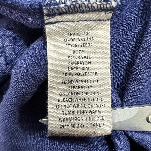 Soft Surroundings Morelos Blouse Blue Tunic Floral Eyelet Womens Large V Neck - Picture 6 of 6